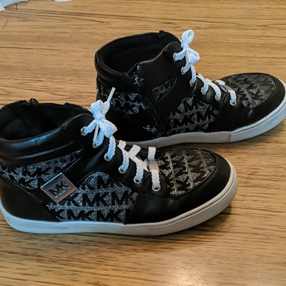 Shoes - Picture 4 of 4